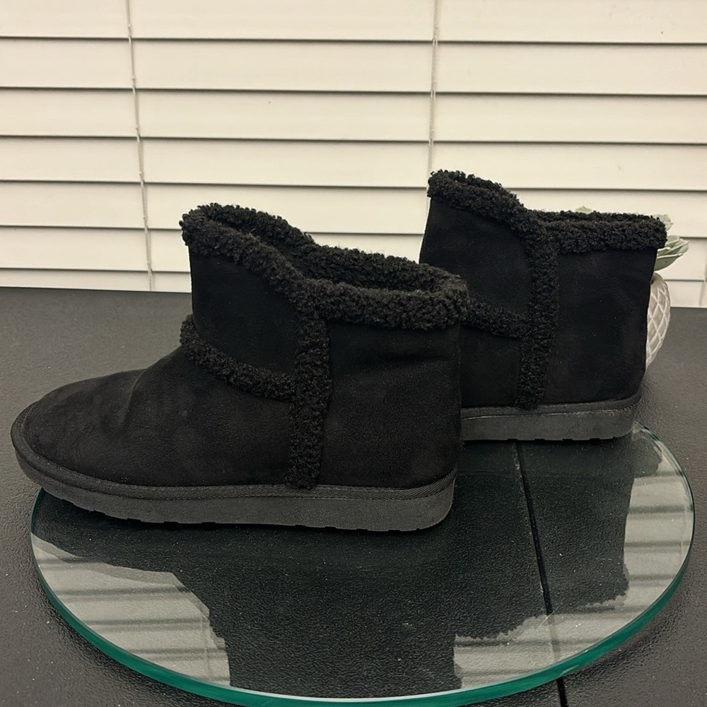 Arizona ankle boots faux fur trim black Slip on Booties Size 9